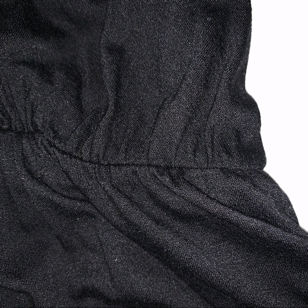 Backless Romper w. Ruffle Straps - Picture 4 of 4
